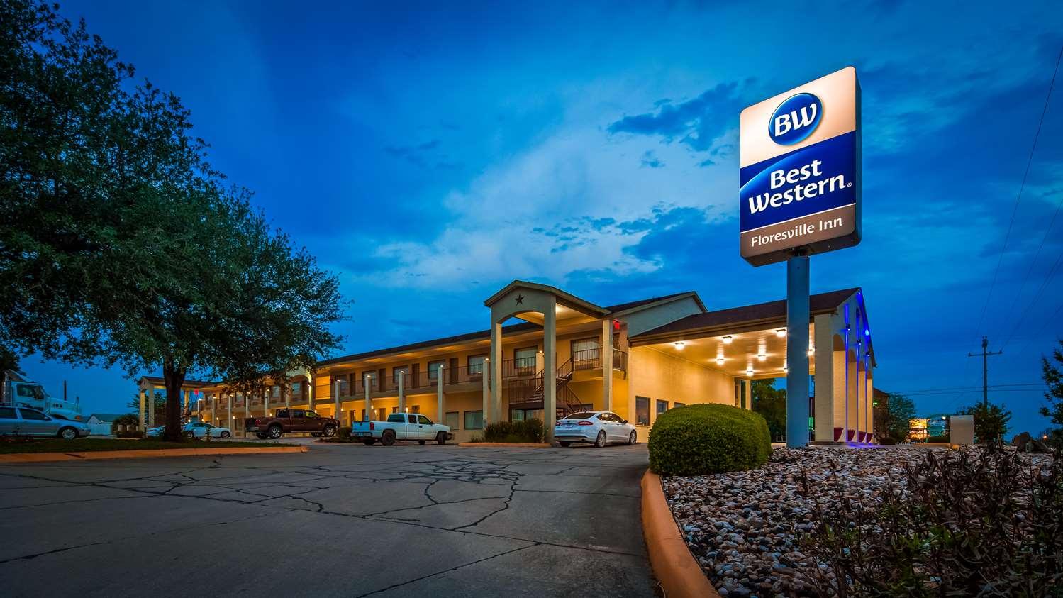 Surestay Hotel By Best Western Floresville Eksteriør bilde